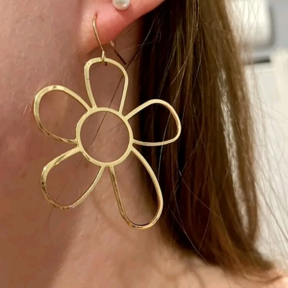 💥LAST ONE💥XL Flower Power Retro Style Dangle Earrings - Picture 1 of 4